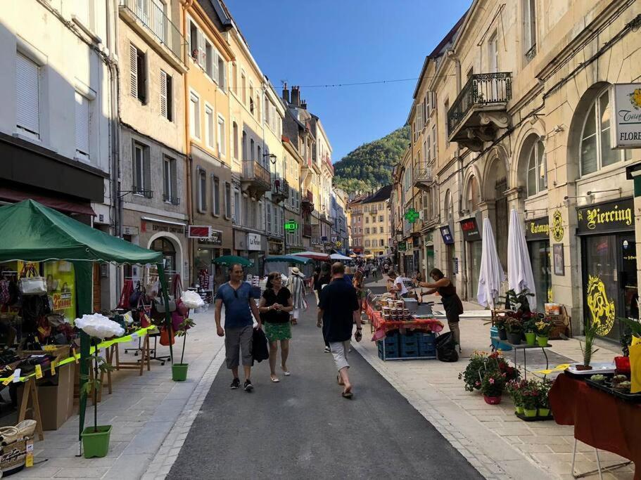 Charmant Logement & Terrasse Au Centre Historique サン・クロード エクステリア 写真