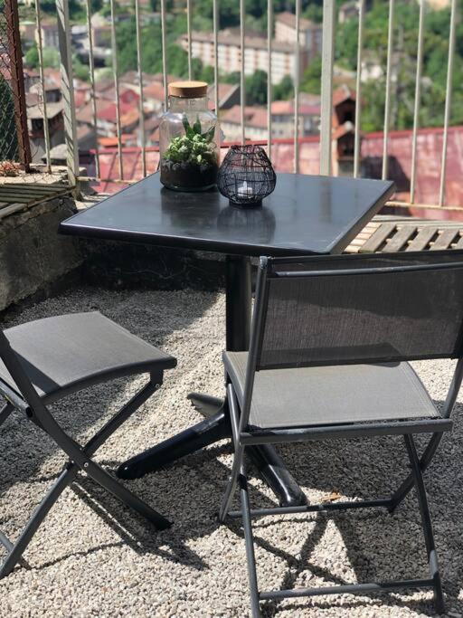 Charmant Logement & Terrasse Au Centre Historique サン・クロード エクステリア 写真