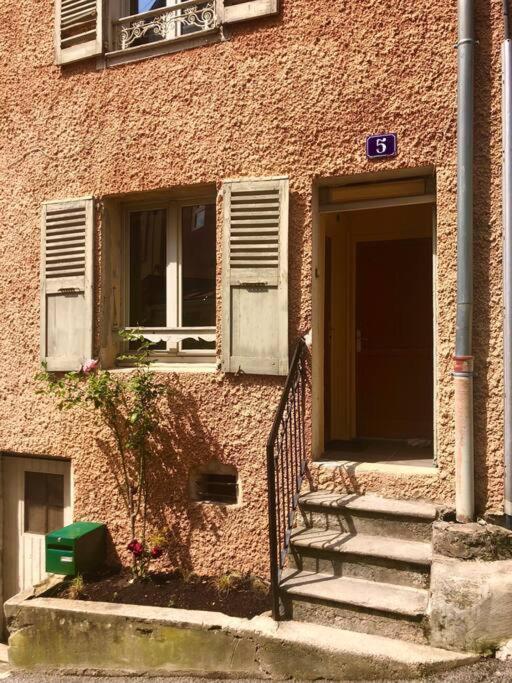 Charmant Logement & Terrasse Au Centre Historique サン・クロード エクステリア 写真